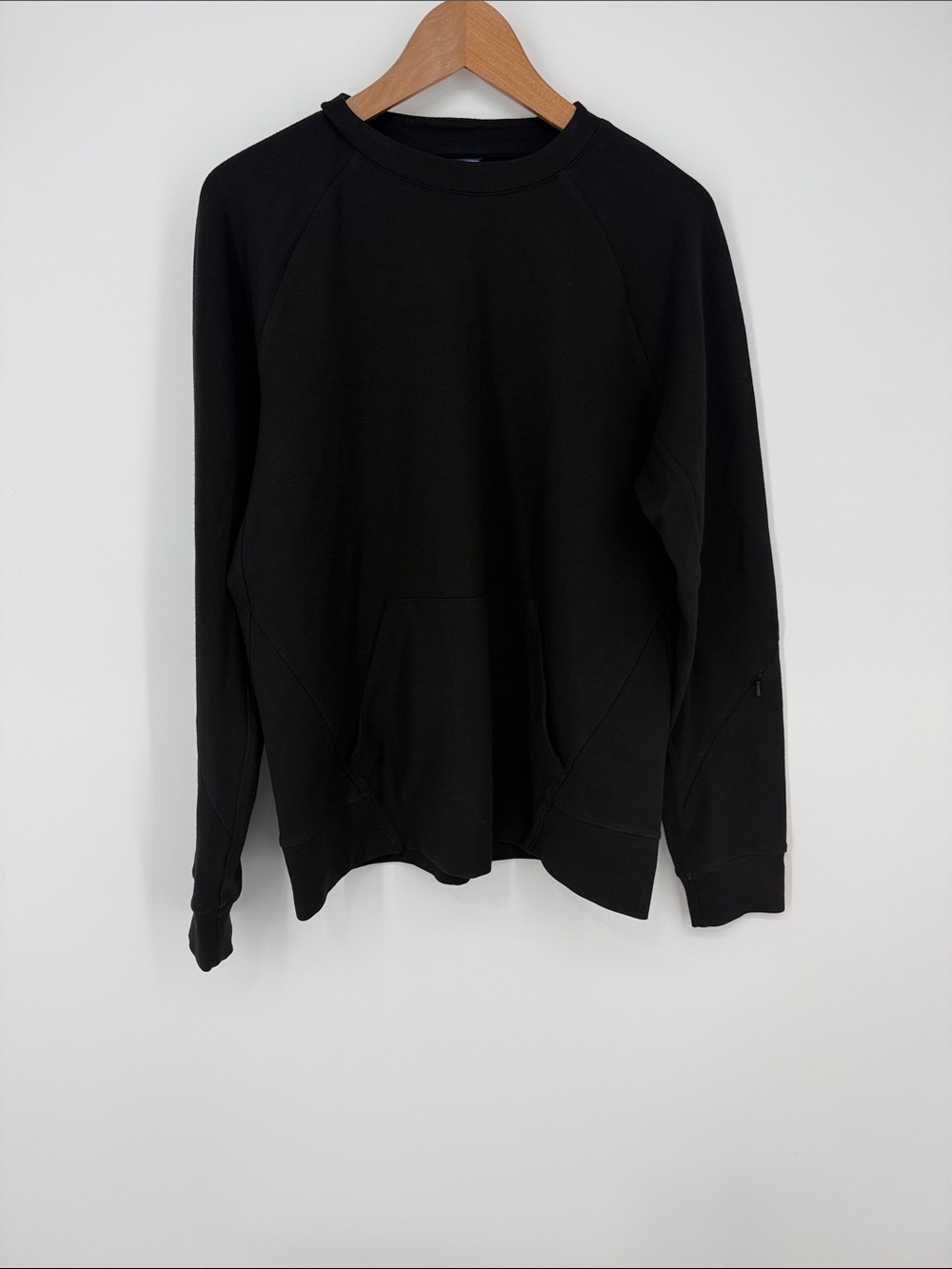 Kit and Ace Black Crewneck Sweatshirt - Minimal Pullover